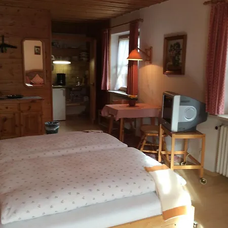 Gaestehaus Haecher Schleching